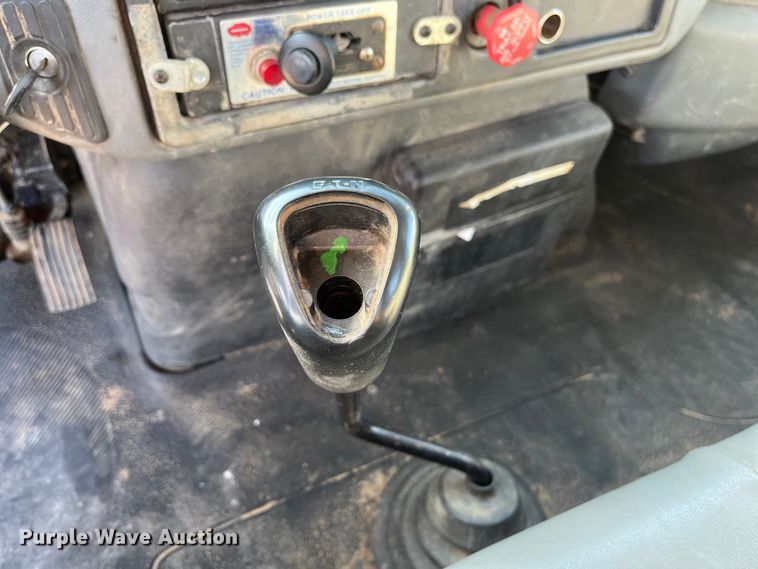 image for item ED2196 2006 International 7300  truck cab and chassis