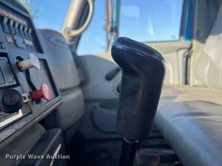 image for item ED2196 2006 International 7300  truck cab and chassis