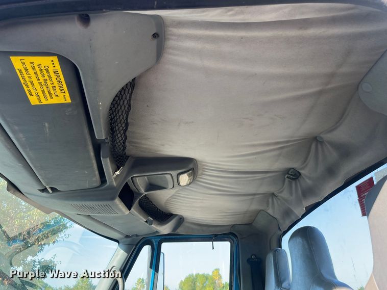 image for item ED2196 2006 International 7300  truck cab and chassis