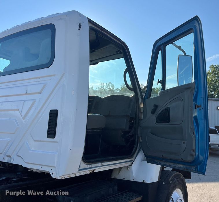 image for item ED2196 2006 International 7300  truck cab and chassis