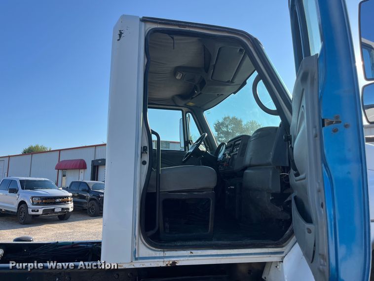 image for item ED2196 2006 International 7300  truck cab and chassis