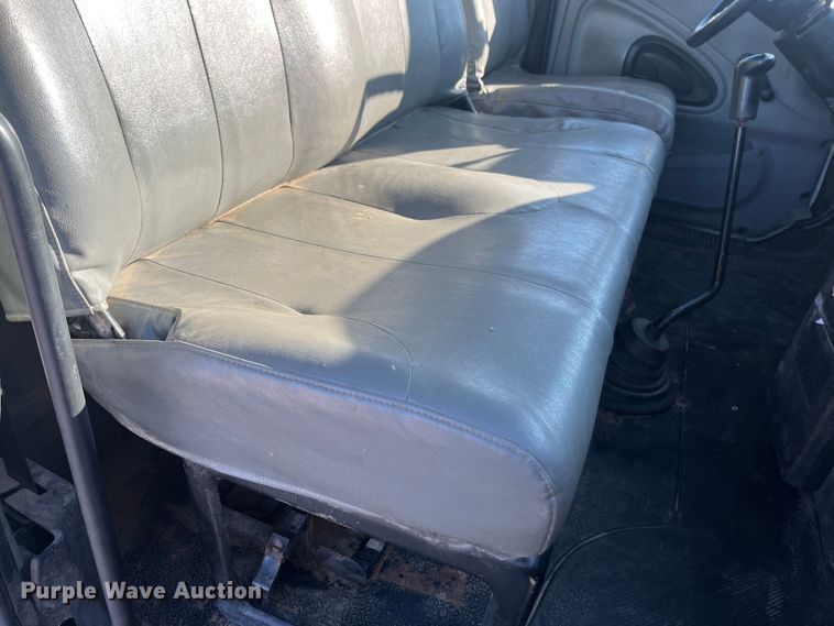 image for item ED2196 2006 International 7300  truck cab and chassis