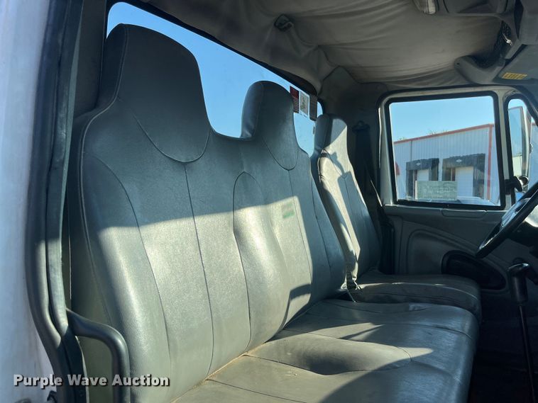 image for item ED2196 2006 International 7300  truck cab and chassis