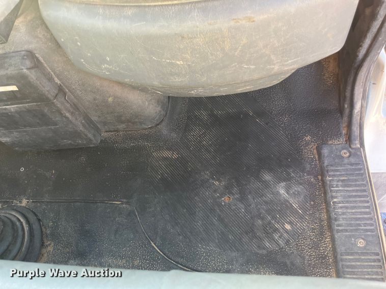 image for item ED2196 2006 International 7300  truck cab and chassis