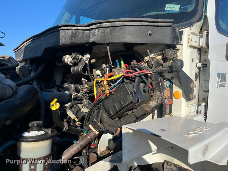 image for item ED2196 2006 International 7300  truck cab and chassis