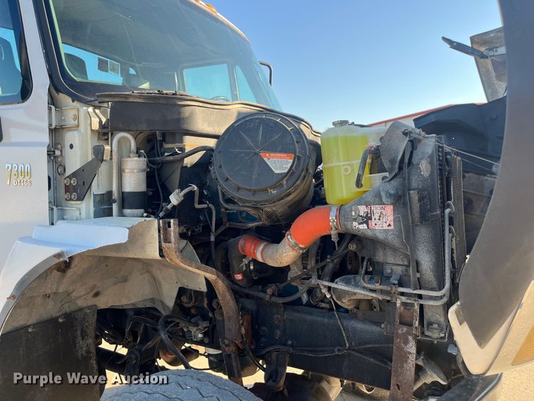 image for item ED2196 2006 International 7300  truck cab and chassis