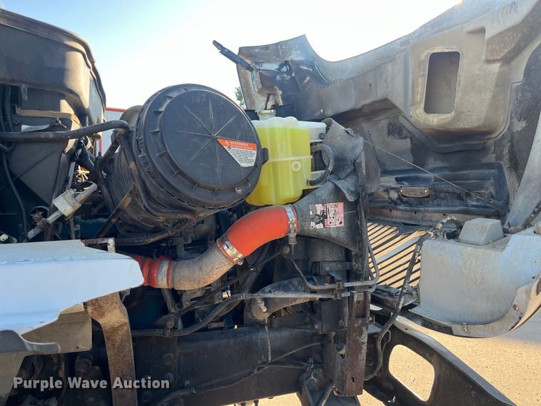 image for item ED2196 2006 International 7300  truck cab and chassis