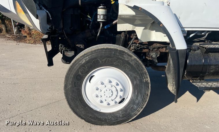 image for item ED2196 2006 International 7300  truck cab and chassis