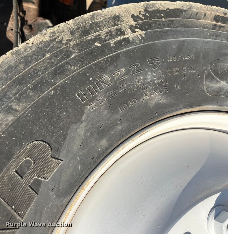 image for item ED2196 2006 International 7300  truck cab and chassis