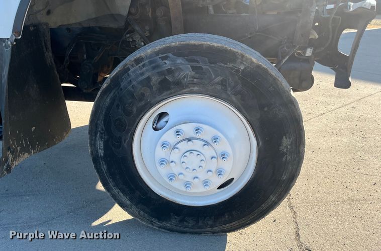 image for item ED2196 2006 International 7300  truck cab and chassis