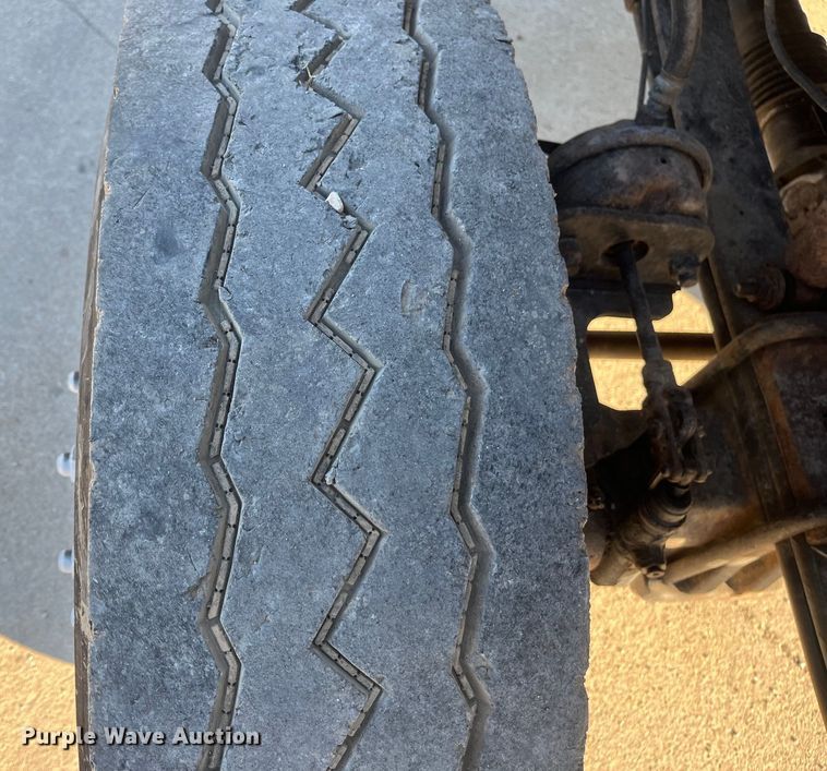 image for item ED2196 2006 International 7300  truck cab and chassis