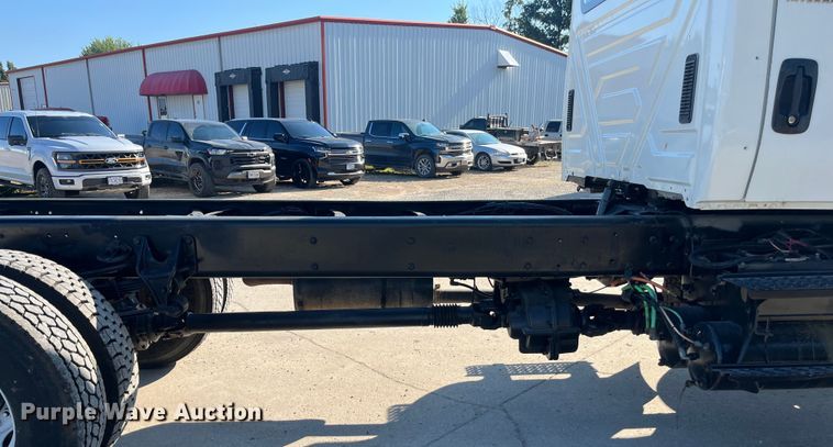 image for item ED2197 2005 International 7400 truck cab and chassis