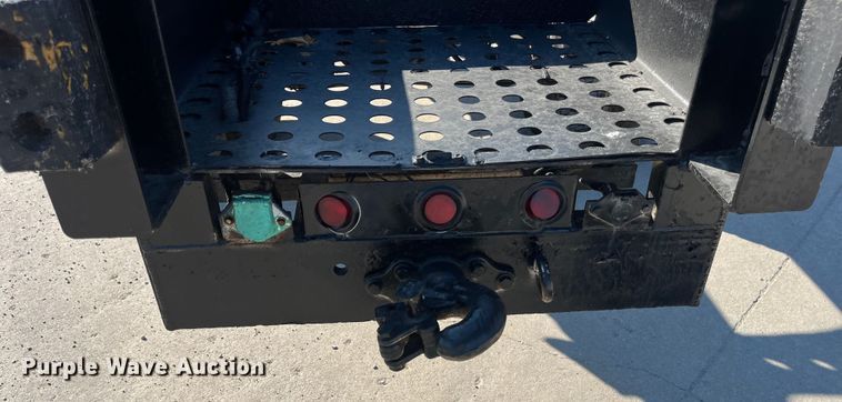 image for item ED2197 2005 International 7400 truck cab and chassis