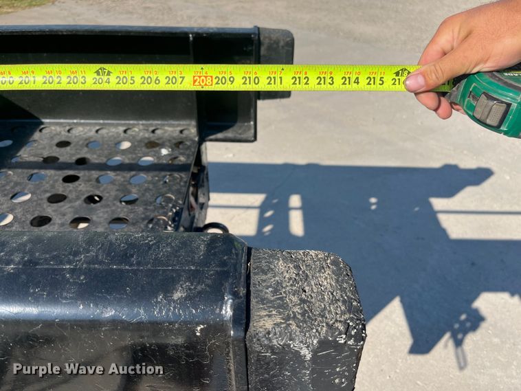 image for item ED2197 2005 International 7400 truck cab and chassis