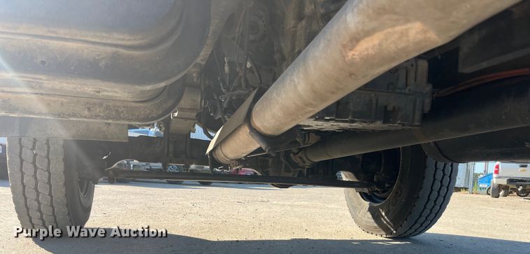 image for item ED2197 2005 International 7400 truck cab and chassis