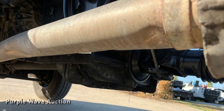 image for item ED2197 2005 International 7400 truck cab and chassis