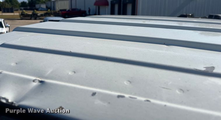 image for item ED2197 2005 International 7400 truck cab and chassis