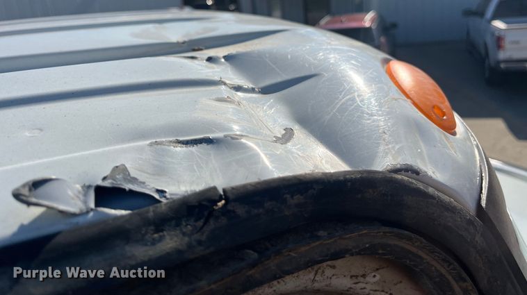 image for item ED2197 2005 International 7400 truck cab and chassis