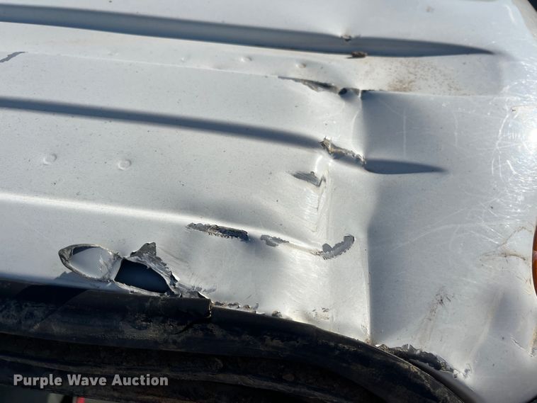 image for item ED2197 2005 International 7400 truck cab and chassis