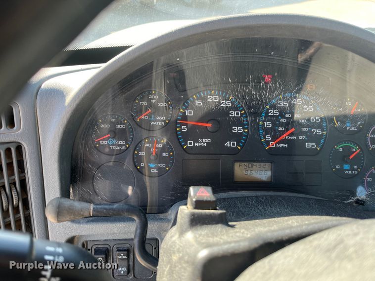 image for item ED2197 2005 International 7400 truck cab and chassis