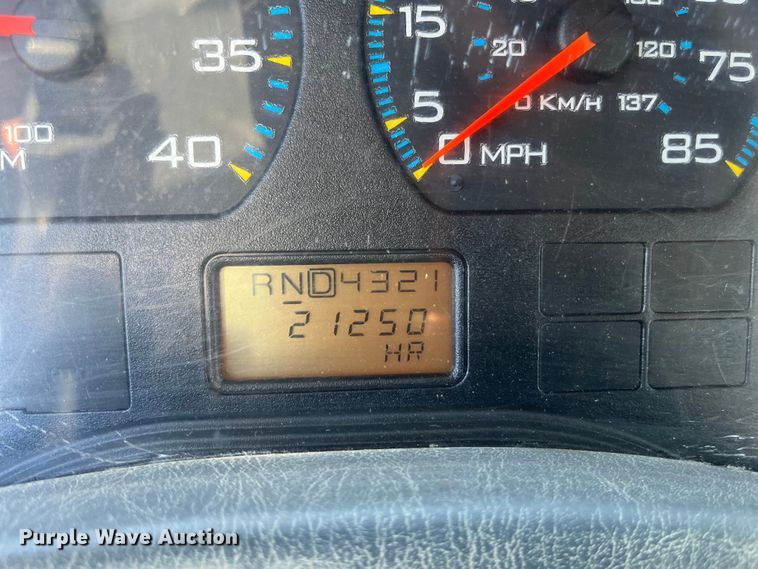 image for item ED2197 2005 International 7400 truck cab and chassis