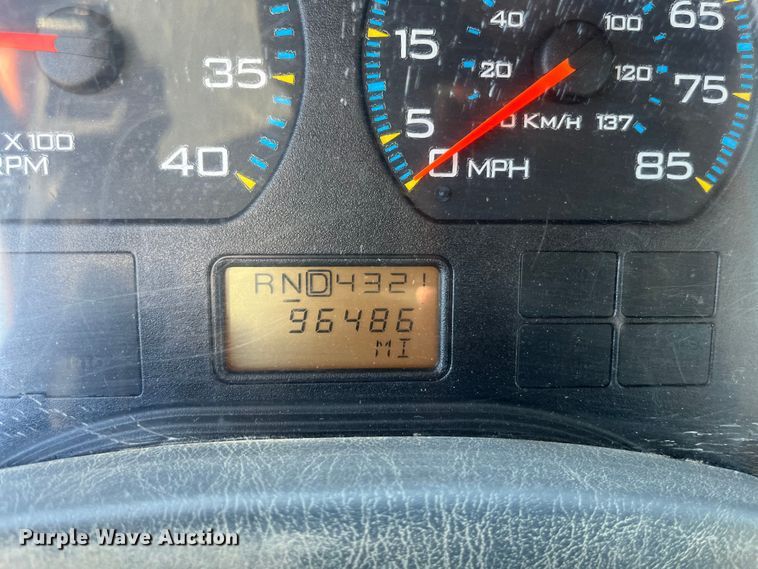 image for item ED2197 2005 International 7400 truck cab and chassis