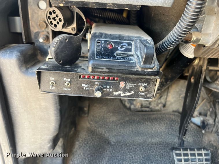 image for item ED2197 2005 International 7400 truck cab and chassis