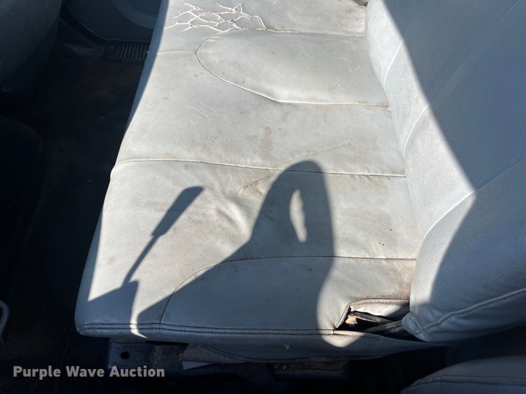 image for item ED2197 2005 International 7400 truck cab and chassis