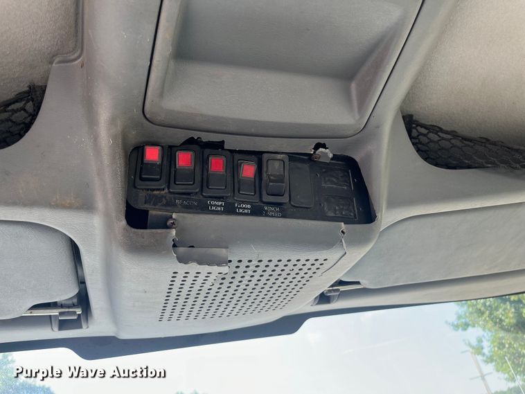 image for item ED2197 2005 International 7400 truck cab and chassis