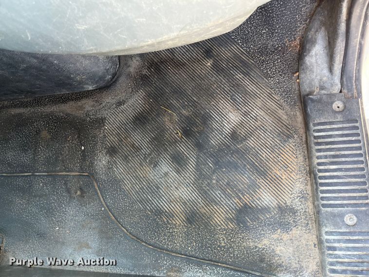 image for item ED2197 2005 International 7400 truck cab and chassis