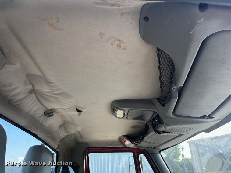 image for item ED2197 2005 International 7400 truck cab and chassis