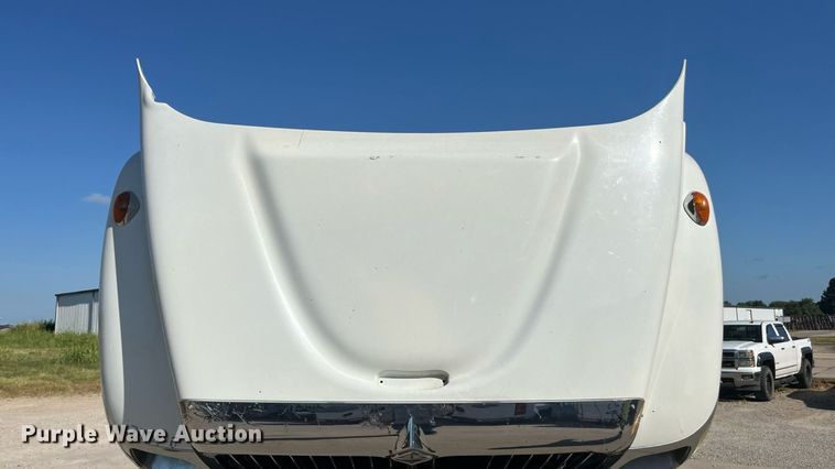 image for item ED2197 2005 International 7400 truck cab and chassis