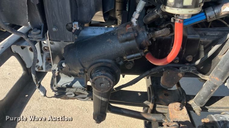 image for item ED2197 2005 International 7400 truck cab and chassis