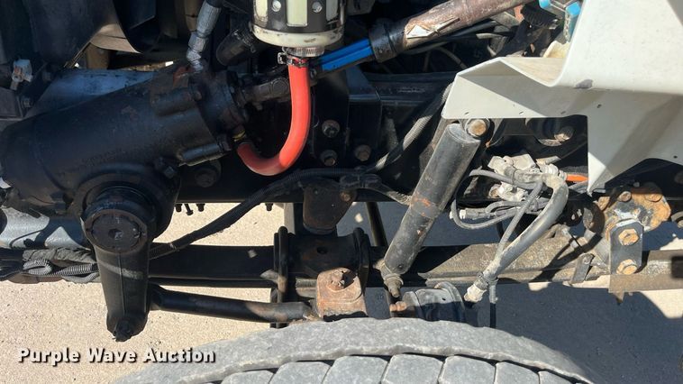 image for item ED2197 2005 International 7400 truck cab and chassis