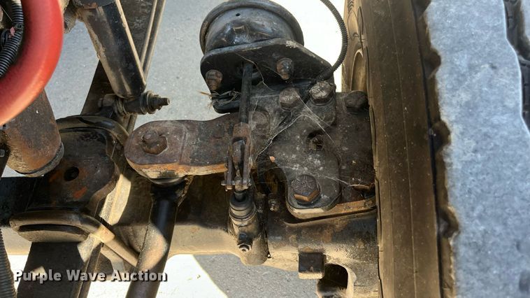 image for item ED2197 2005 International 7400 truck cab and chassis