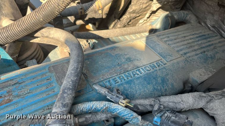 image for item ED2197 2005 International 7400 truck cab and chassis