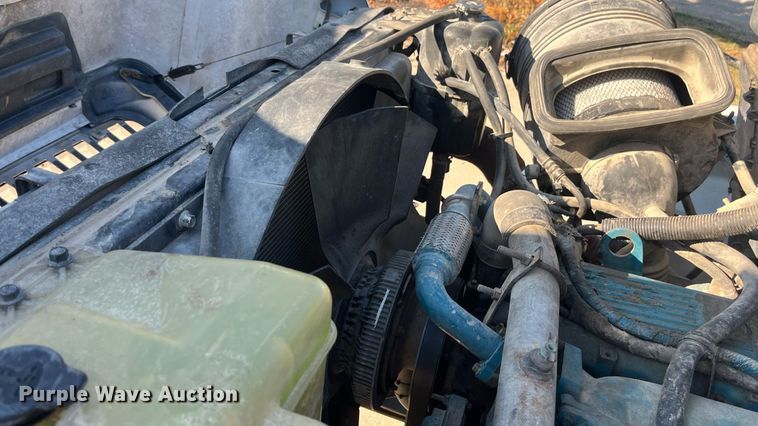 image for item ED2197 2005 International 7400 truck cab and chassis