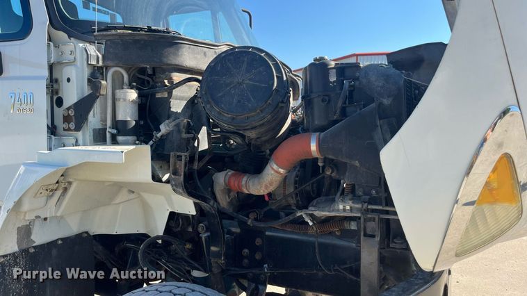 image for item ED2197 2005 International 7400 truck cab and chassis
