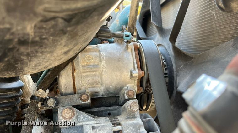 image for item ED2197 2005 International 7400 truck cab and chassis