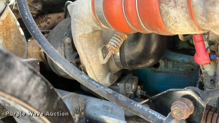 image for item ED2197 2005 International 7400 truck cab and chassis