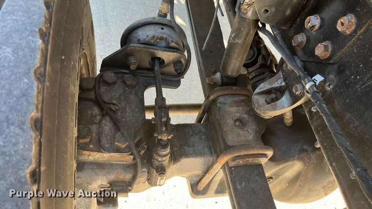 image for item ED2197 2005 International 7400 truck cab and chassis