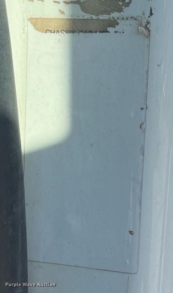 image for item ED2197 2005 International 7400 truck cab and chassis