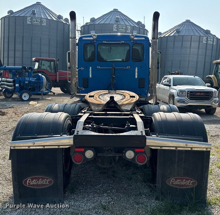 image for item ED4411 2013 Peterbilt 579 semi truck