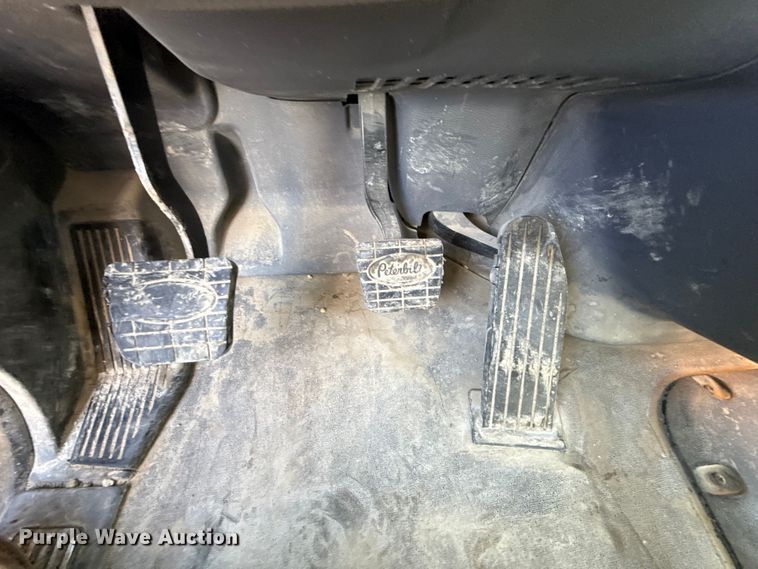 image for item ED4411 2013 Peterbilt 579 semi truck