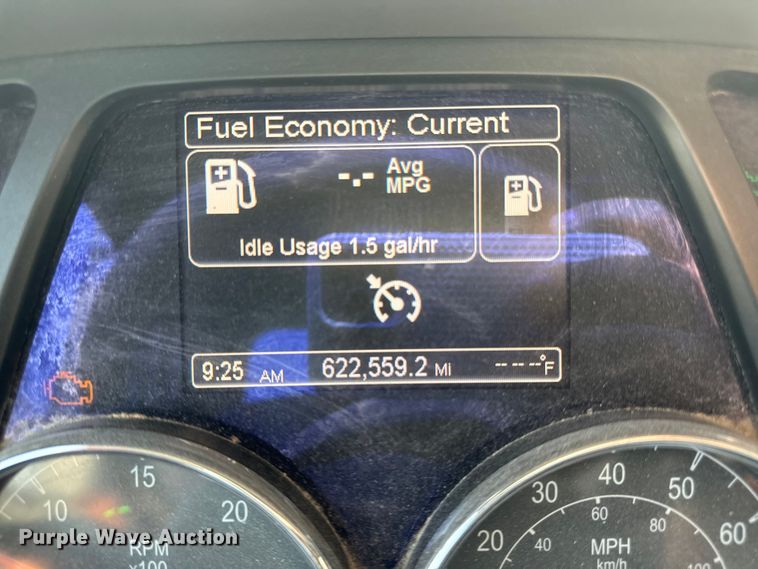 image for item ED4411 2013 Peterbilt 579 semi truck