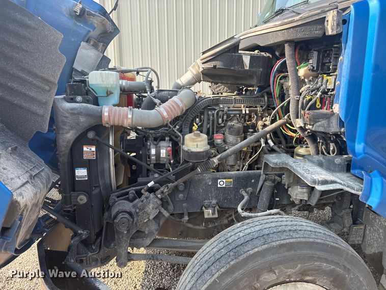 image for item ED4411 2013 Peterbilt 579 semi truck