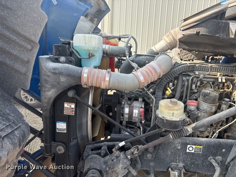 image for item ED4411 2013 Peterbilt 579 semi truck