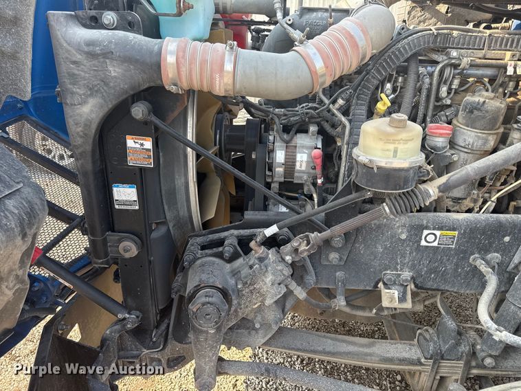 image for item ED4411 2013 Peterbilt 579 semi truck