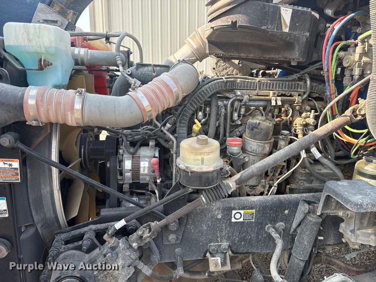 image for item ED4411 2013 Peterbilt 579 semi truck