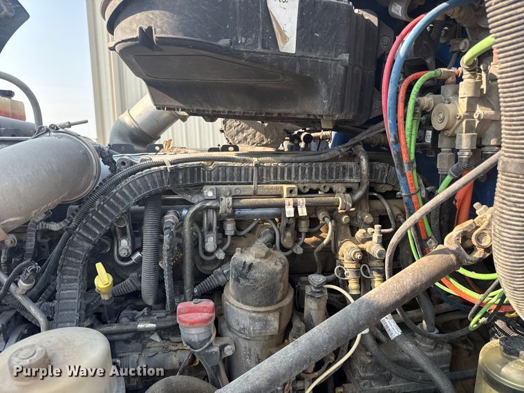 image for item ED4411 2013 Peterbilt 579 semi truck